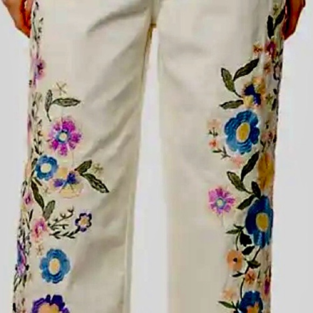 SALE!Grab& Run!Free People Willow Flowered embroidered LNew Denim Jeans!🌸🌼🌺
